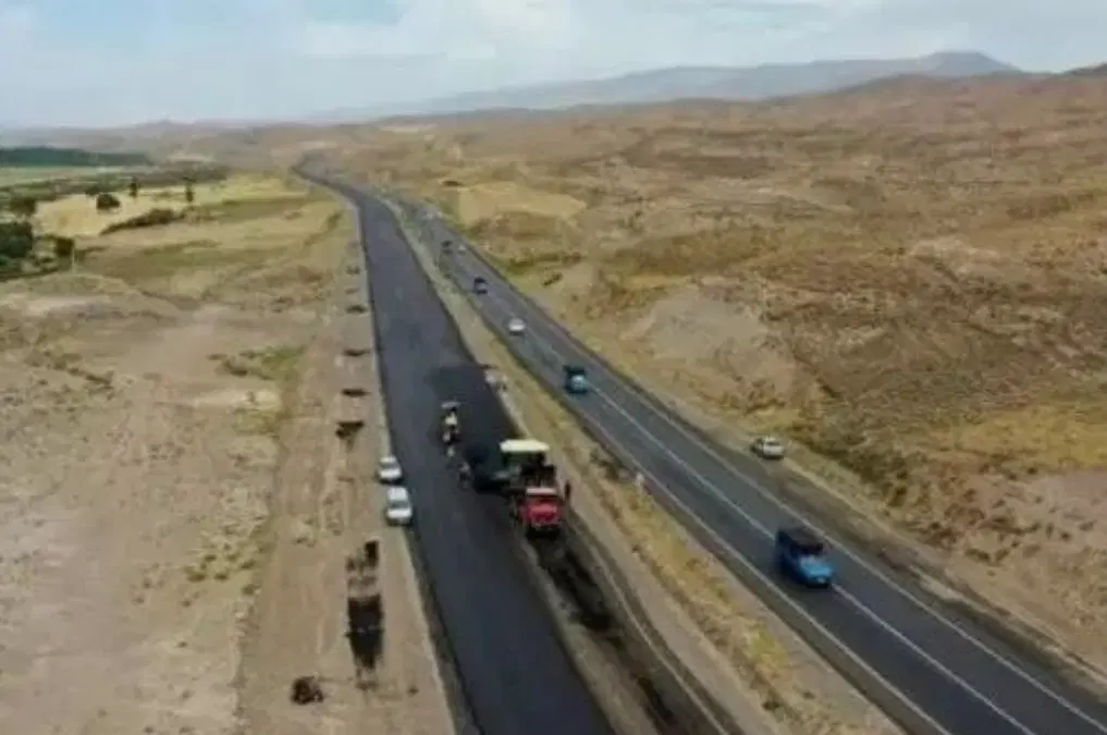 زمین بر جاده اصلی کوراییم  ۸کیلومتری اردبیل