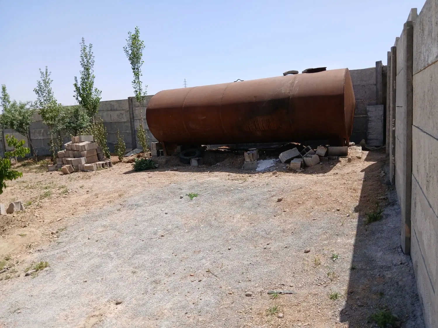باغ ۴ دیواری ۲۲۰۰ متر بحر دوم جاده ملایر