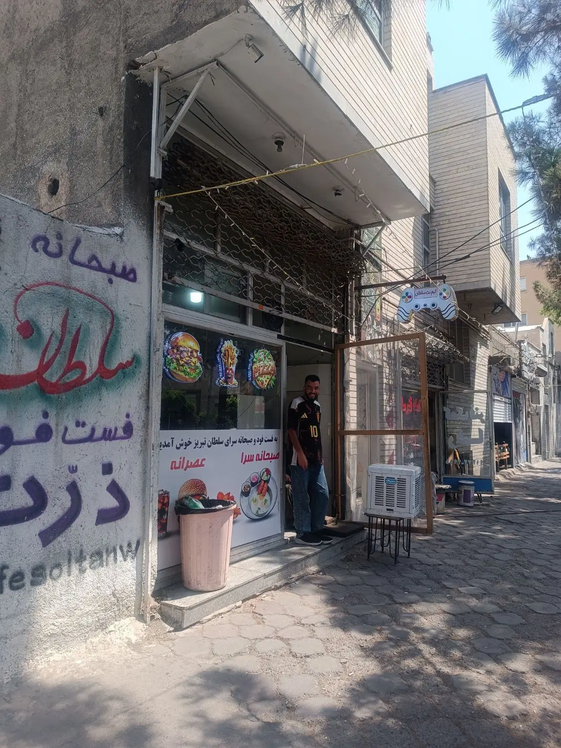 خانه ومغازه200متربرخیابان اصلی