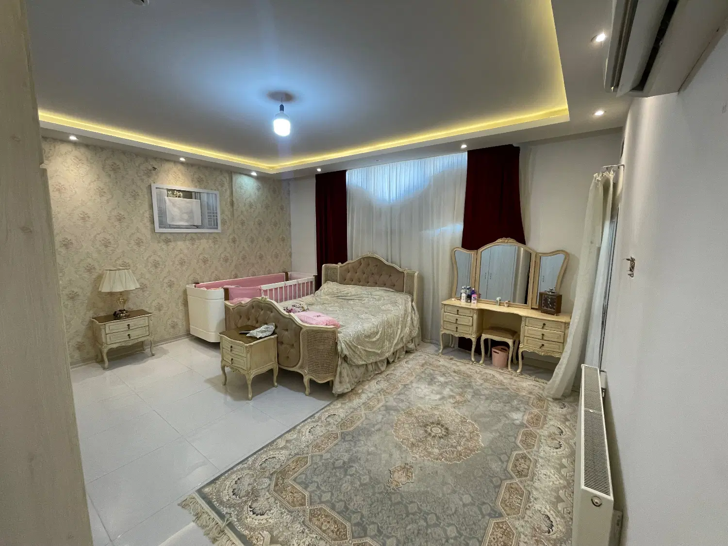 رهن و اجاره ۲۲۰ متری آموزگار
