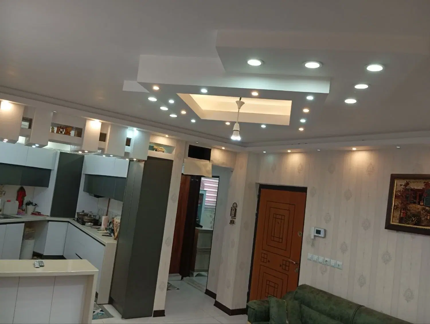 آپارتمان فروشی همکف  پشت پاساژ صفویه