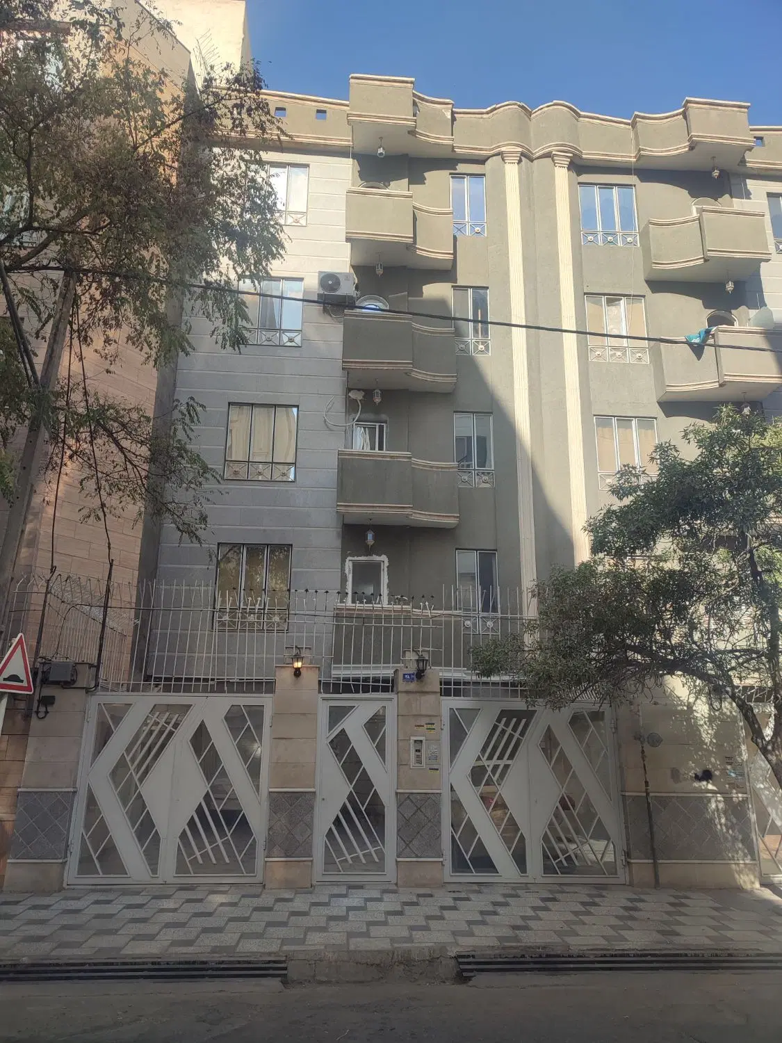 آپارتمان همکف آزادشهر فروش فوری
