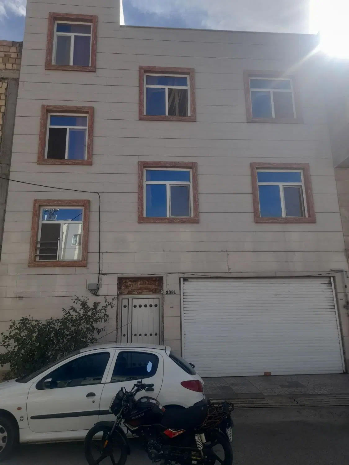 ویلایی گلشهر فاز ۳ سه طبقه
