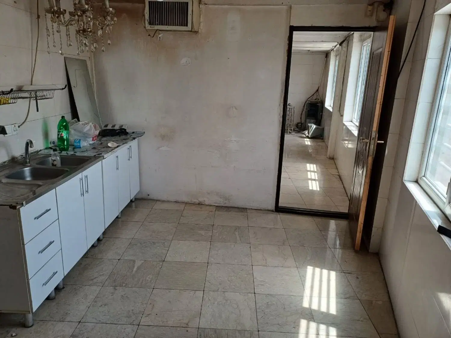 خانه دربست دو طبقه نوساز بر خیابان  مناسب هر کاری