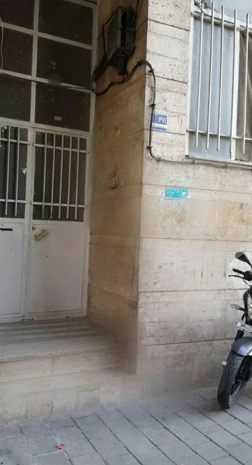 ۵۶ متر موقعیت اداری طبقه همکف با پارکینگ