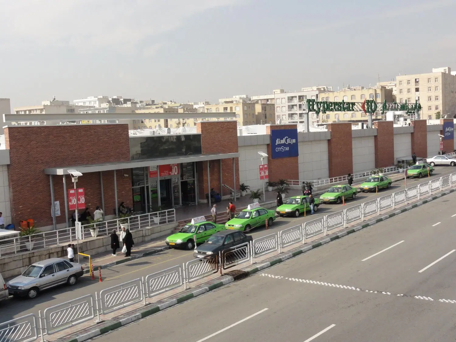 تجاری 500 متری بر اتوبان ورودی شیراز