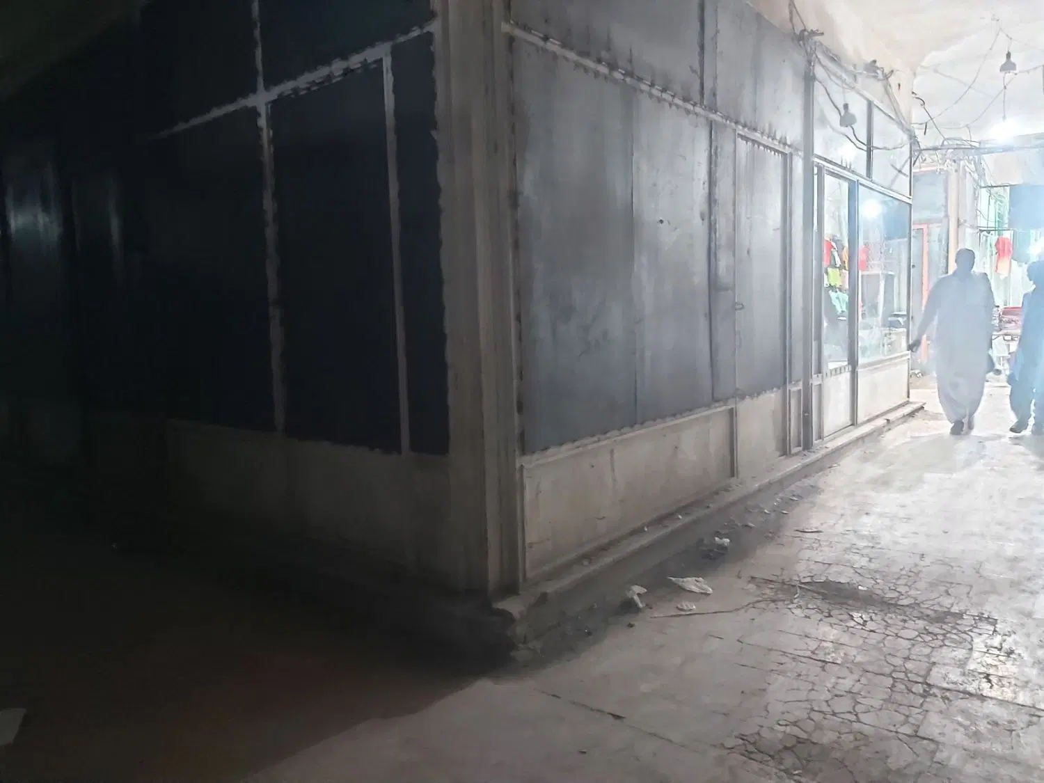 4 عدد مغازه دل بازار کنار