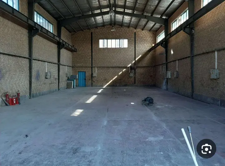 سالن400متری بآ آب برق سه فاز و گاز
