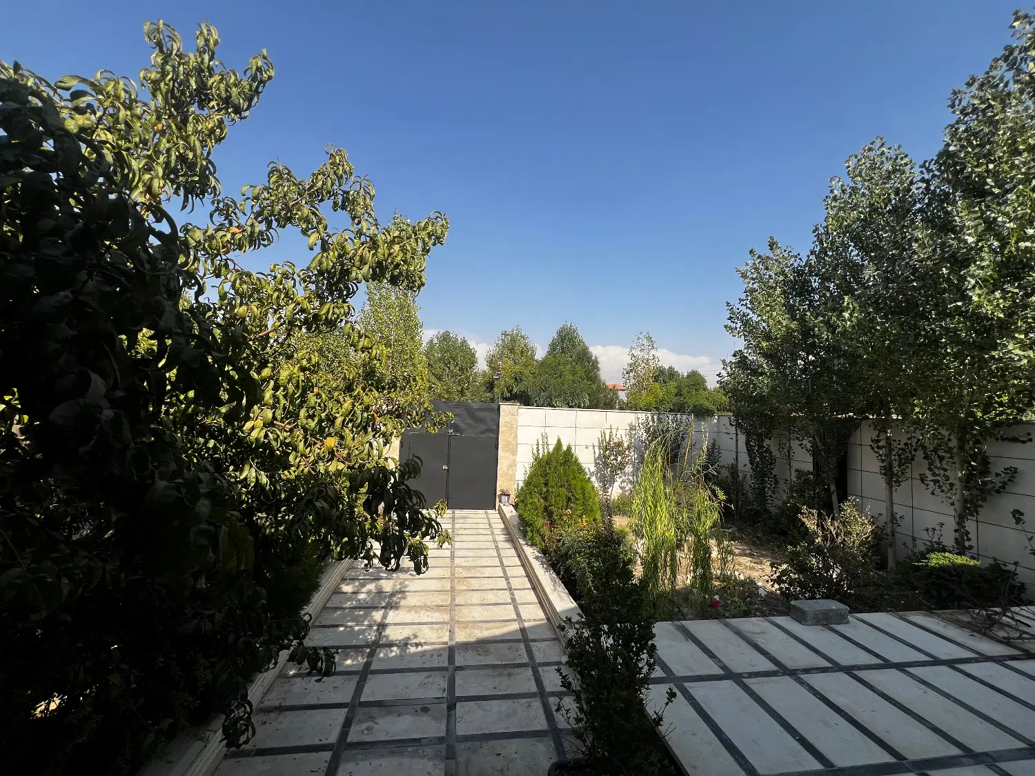 ۳۲۰ متر باغویلا چهارباغ بوستان ها
