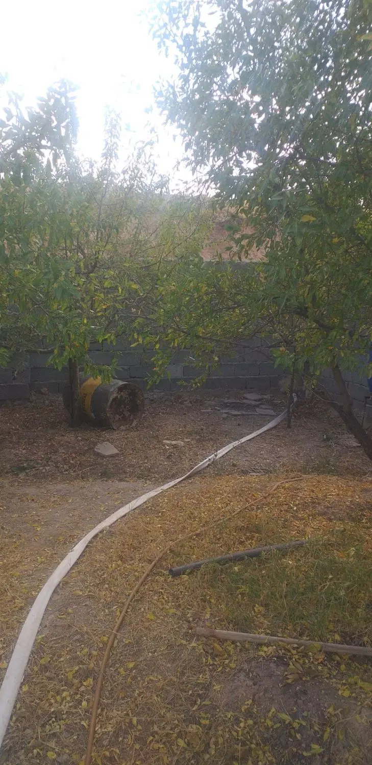 باغچه درروستای زین آباد500متر.