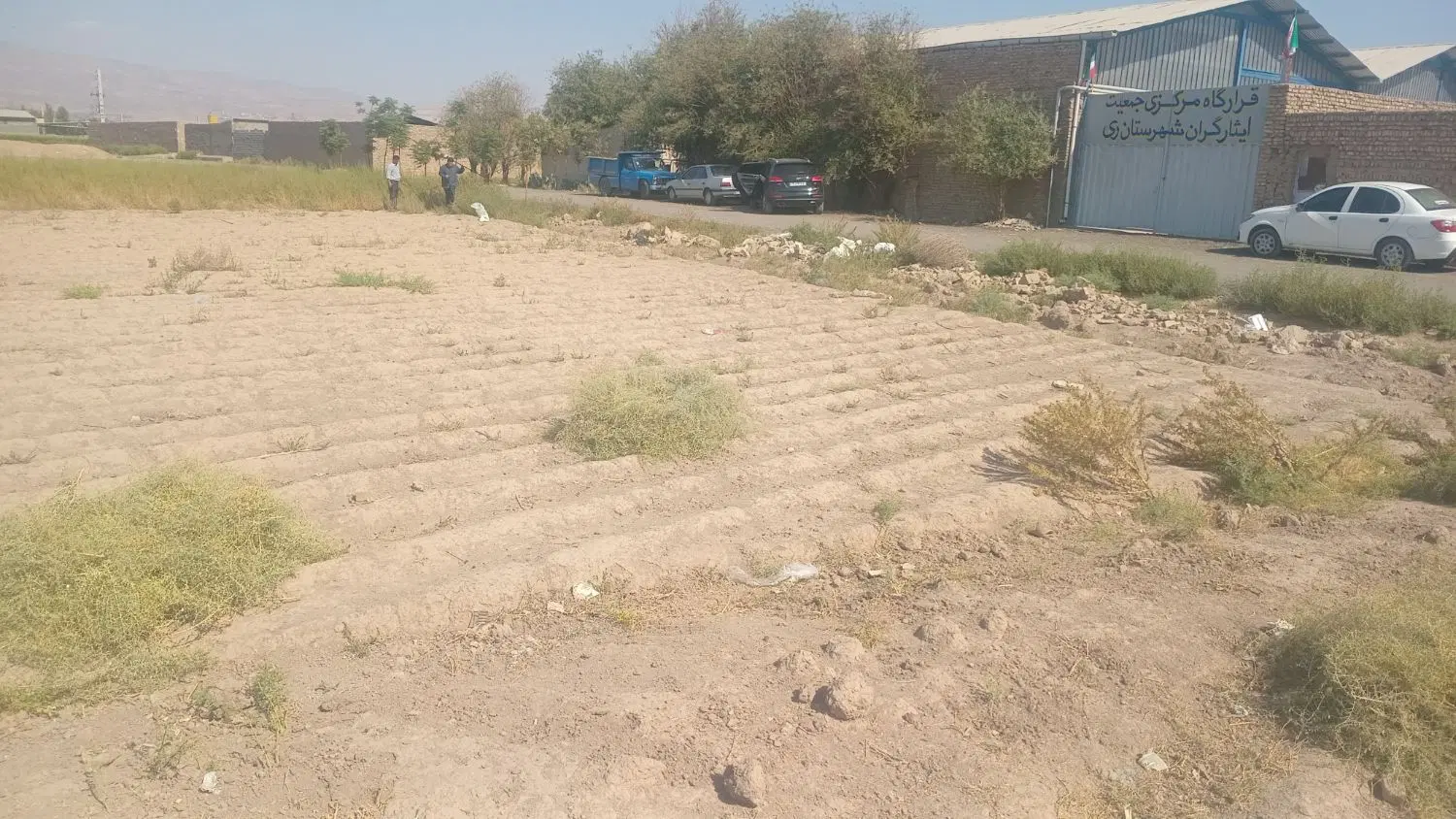 ۱۱۰۰ متر زمین