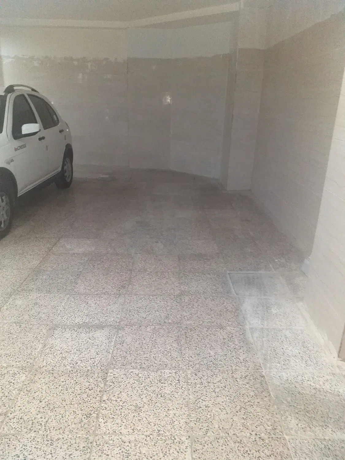 ی باب پارکینگ مسکونی اجاره داده میشود