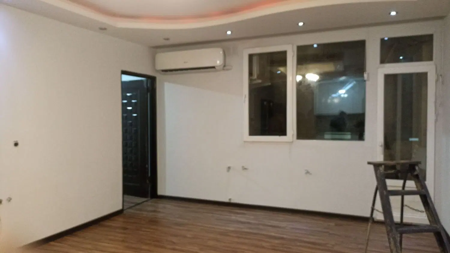 84متری 2خواب تمیزوشیک 8واحد طبقه اول