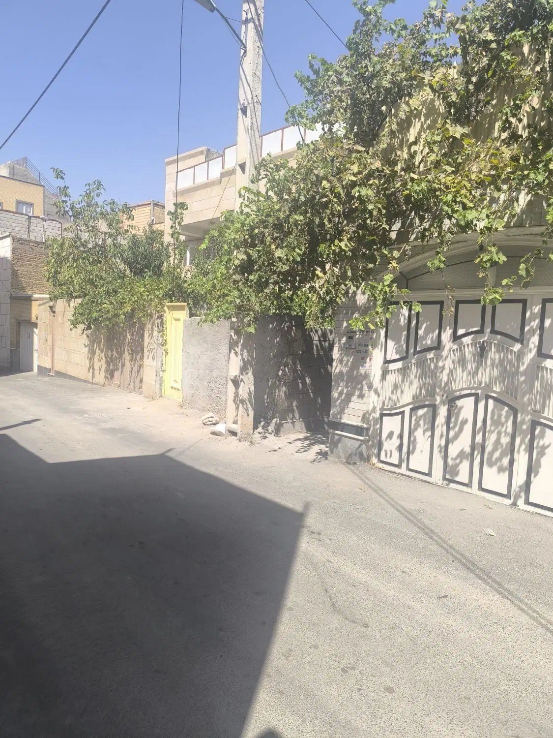 زمین حصار شد در ولیعصر ۲ بارنج