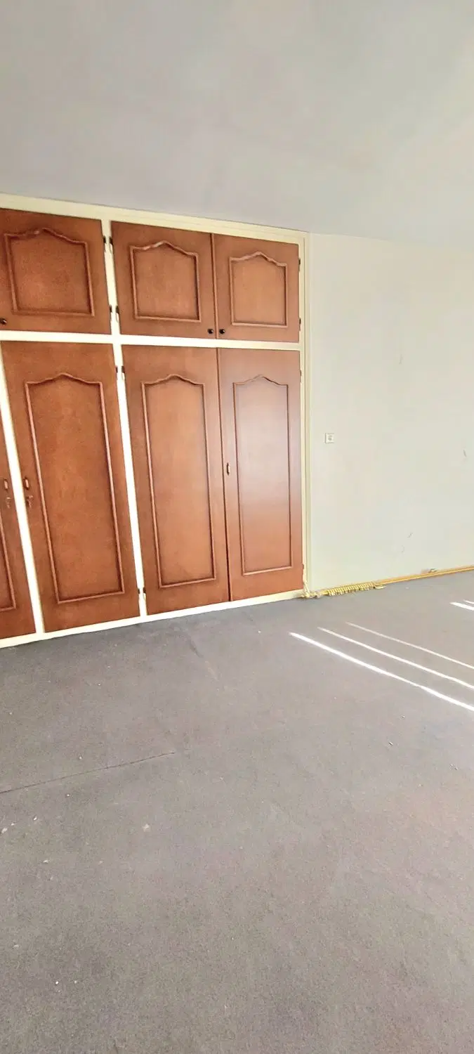 فروش حیاط ششگلان 180 متر