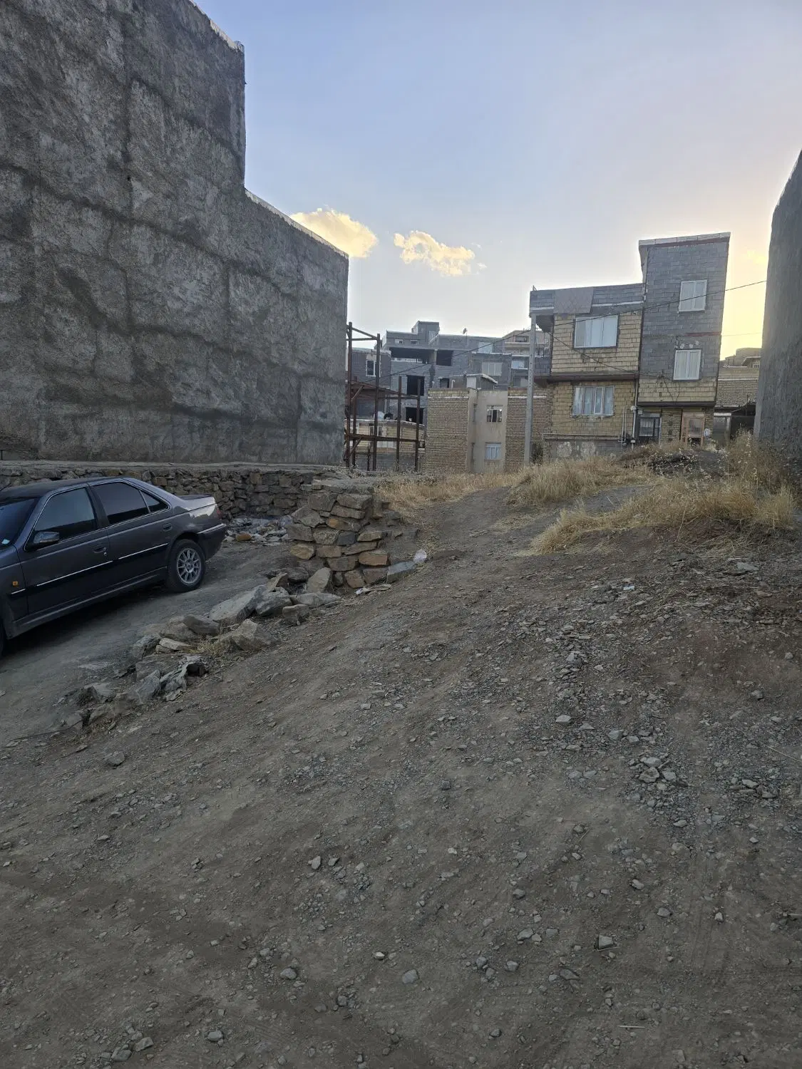 زمین ۱۵۰ متری سرخه دزج یا سورازه