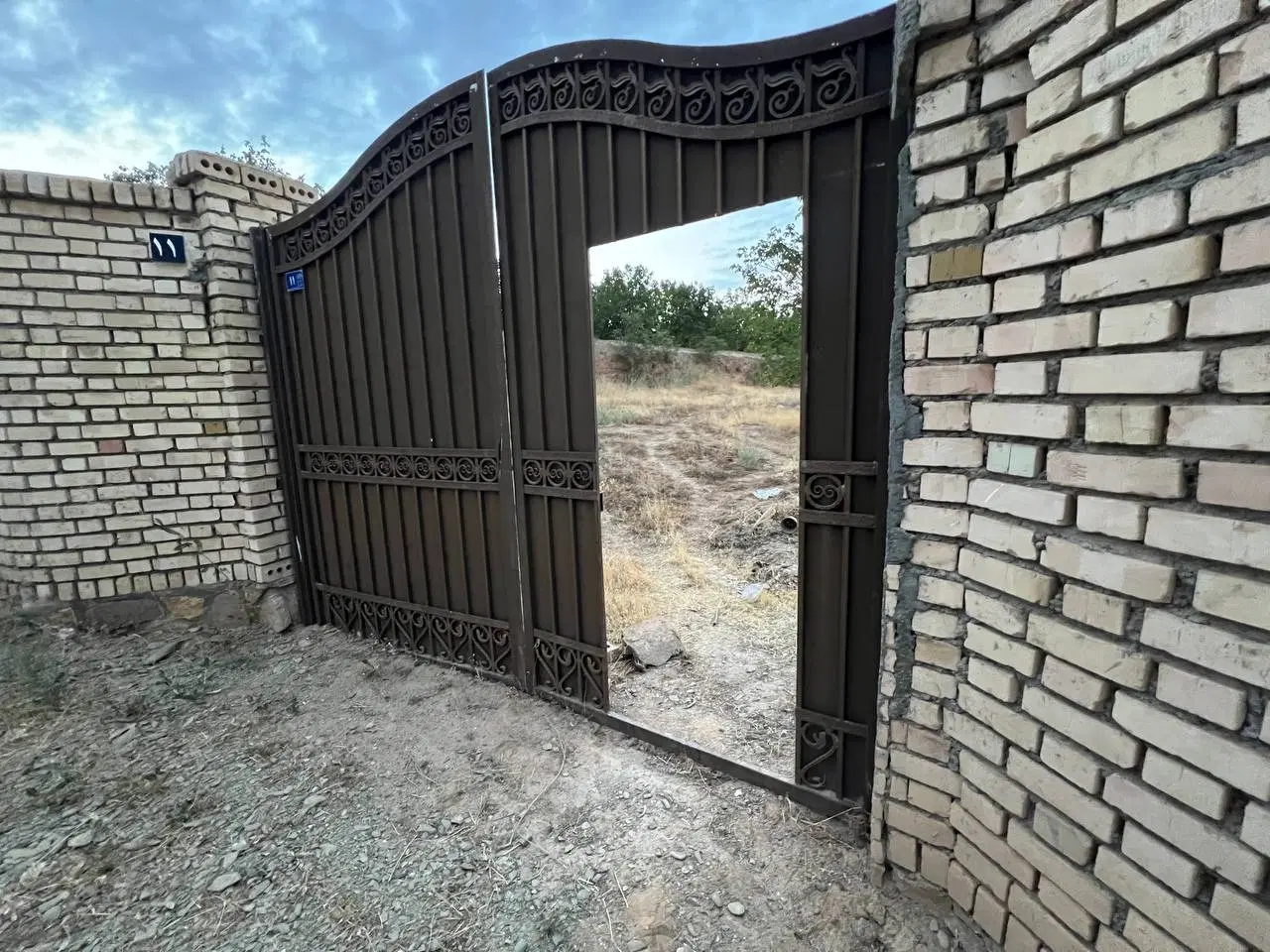 زمین شاندیز
