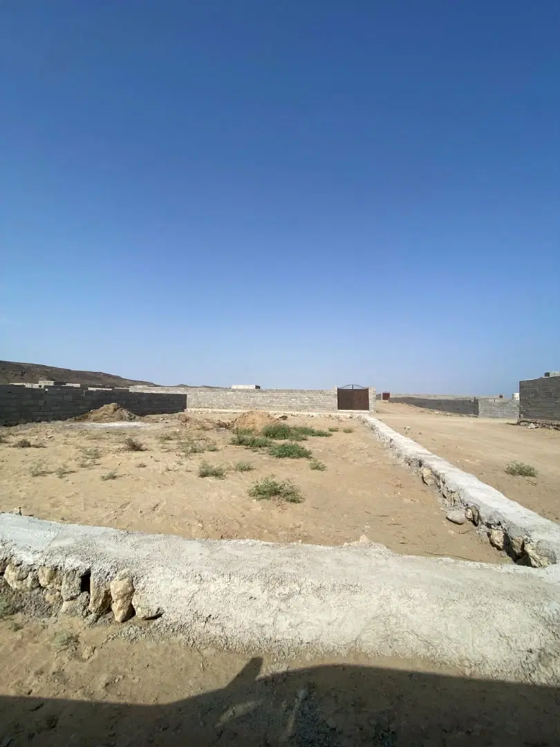 زمین ۲۰۰ متری