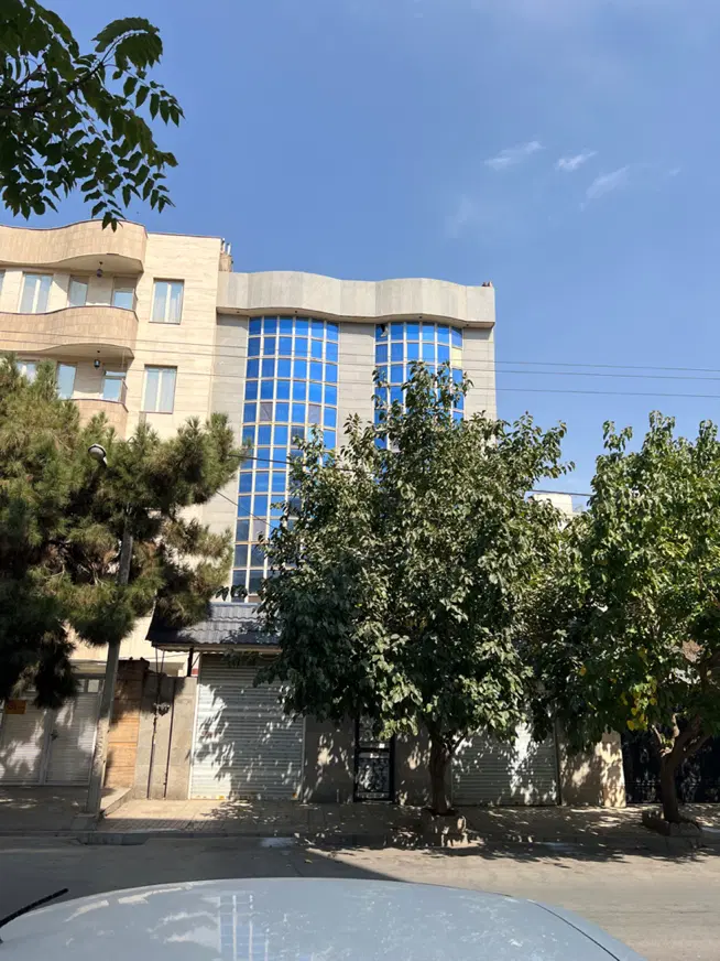 آپارتمان ۱۲۰ متری سرافراز ۱۰