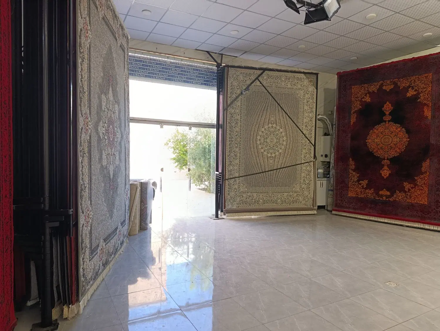 مغازه تجاری بر بلوار رحمت ۱۱۰متر مربع
