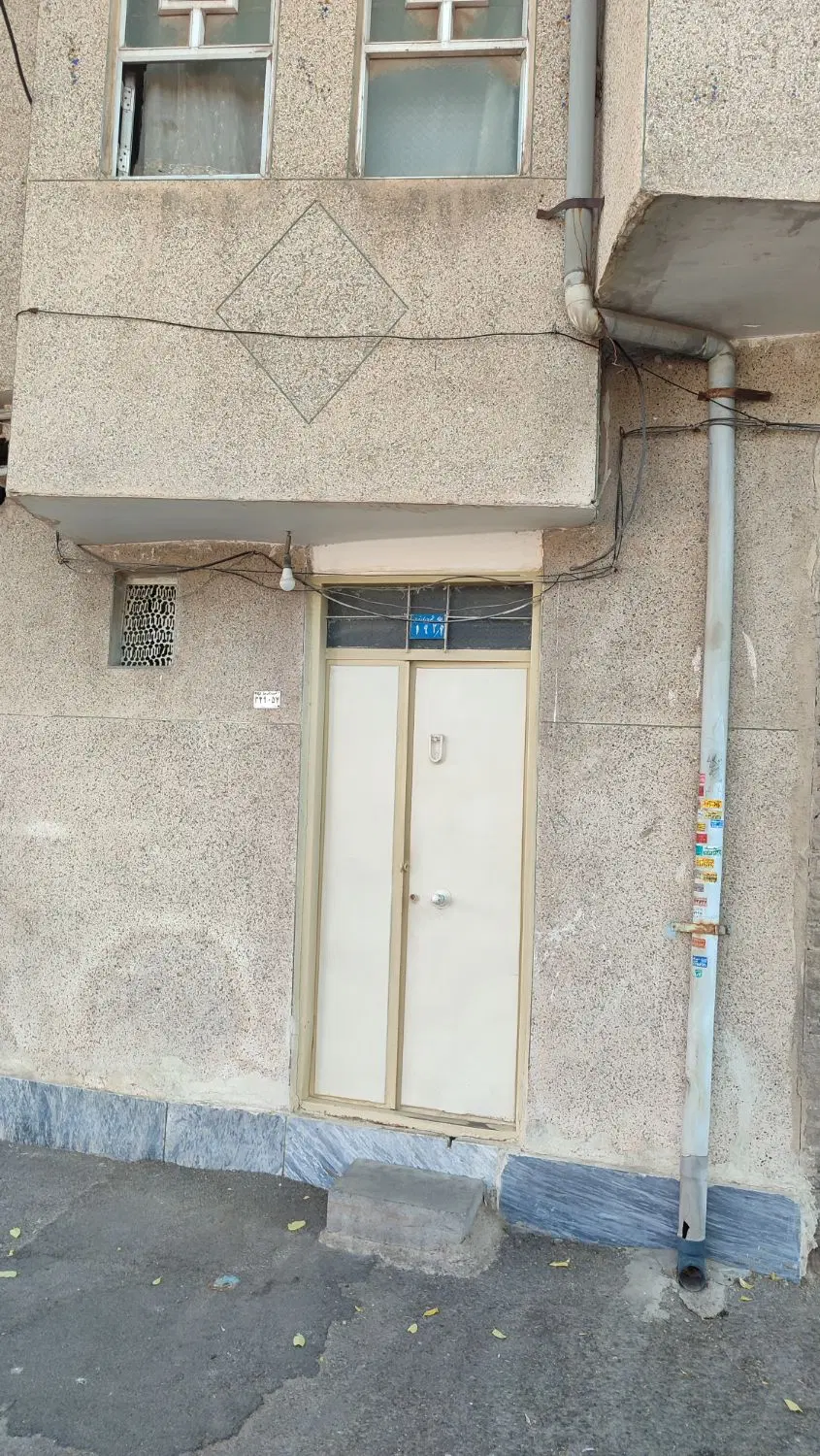 حیاط دو طبقه کلنگی