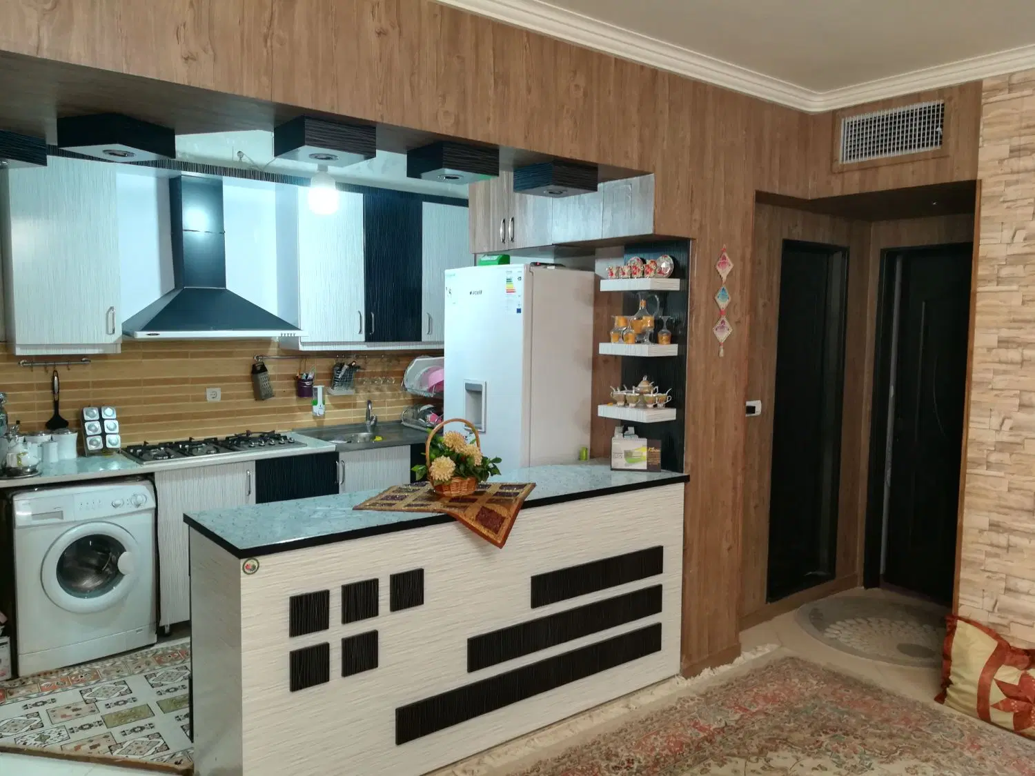۷۷ متری  شیک  و خوش نقشه الهیه