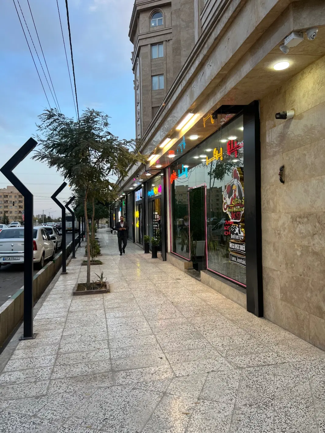 تجاری۶۰متری حاشیه اصلی بسیار پرتردد سندآماده