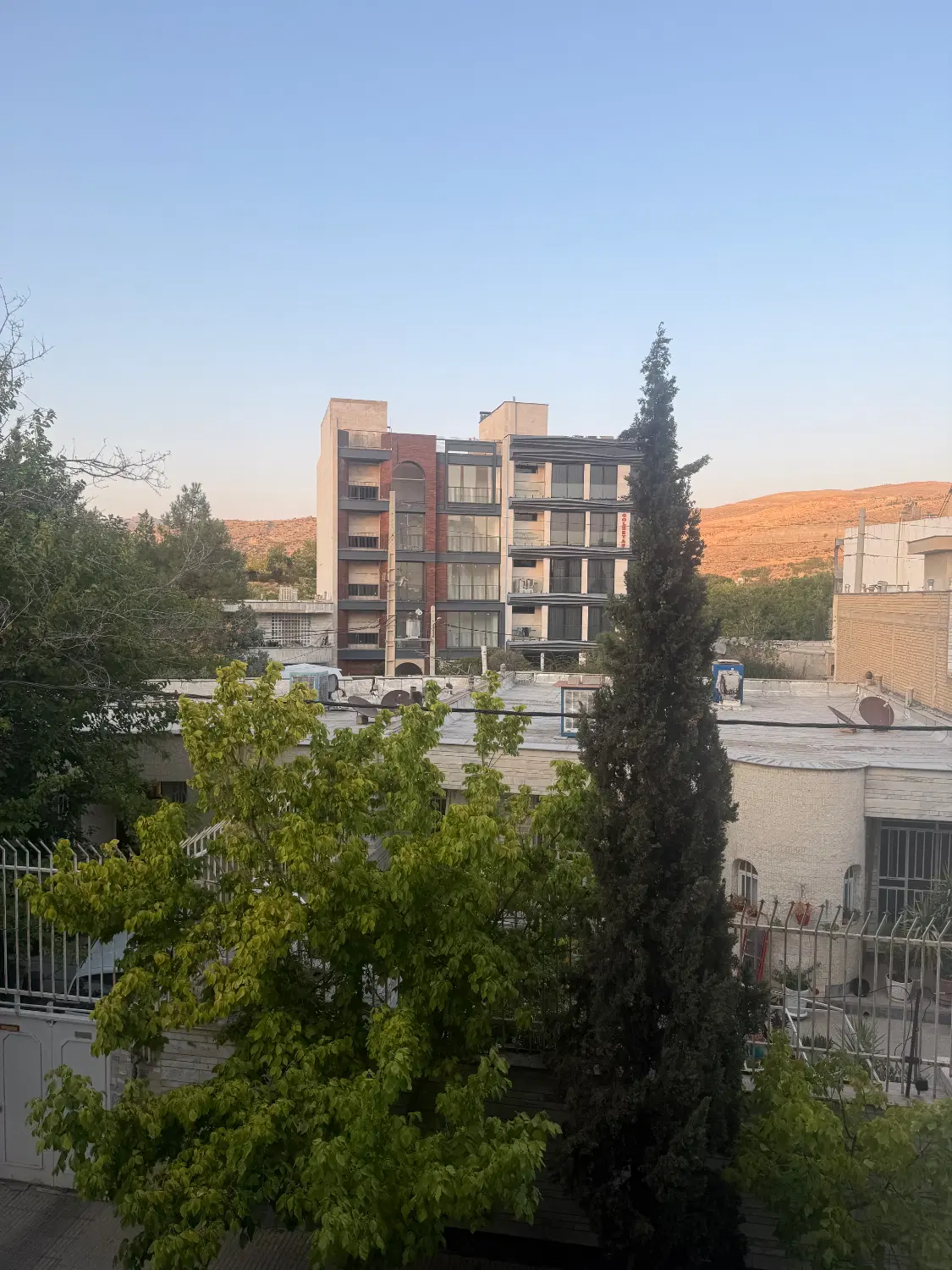 تک واحدی _ غرق نور _ تراس قابل چیدمان