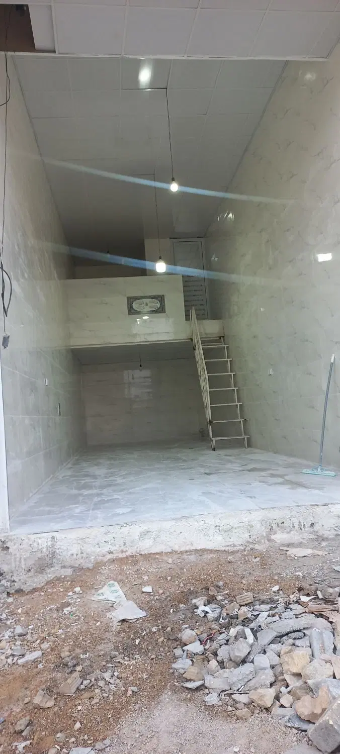 مغازه تجاری بزرگ بلوار اتحاد گردخون
