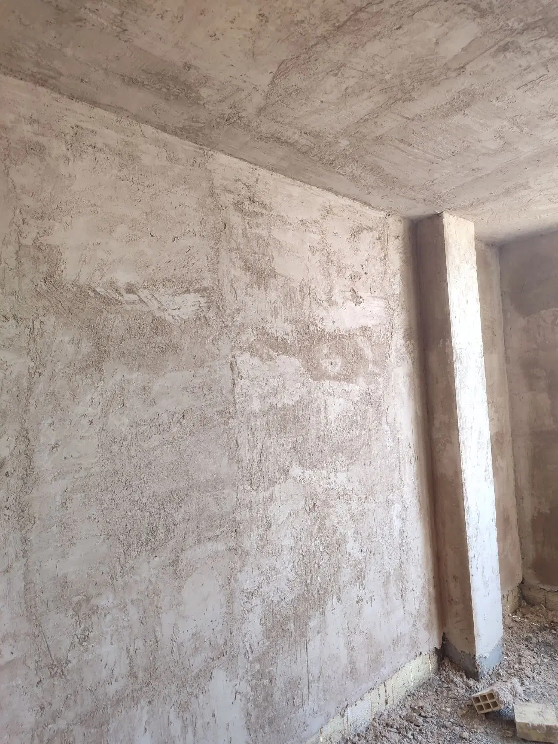 ساختمان دو طبقه گچ و خاک