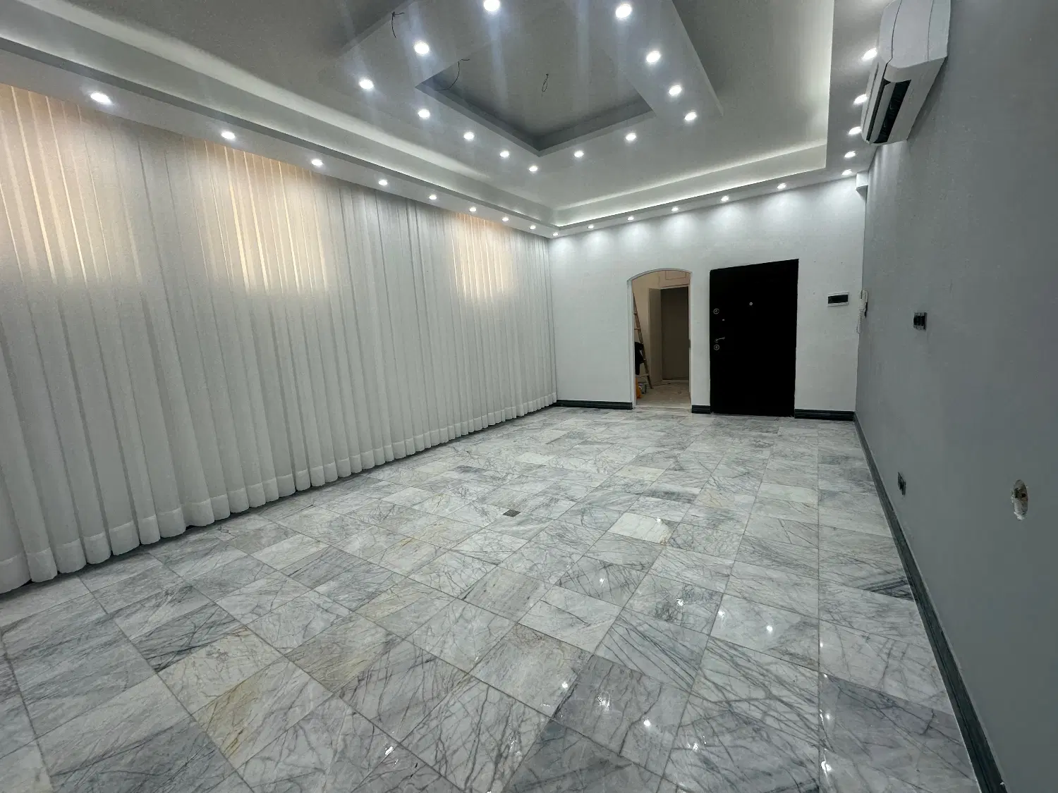 سه طبقه یکجابصورت مجزادونبش فول امکانات بدون مشابه