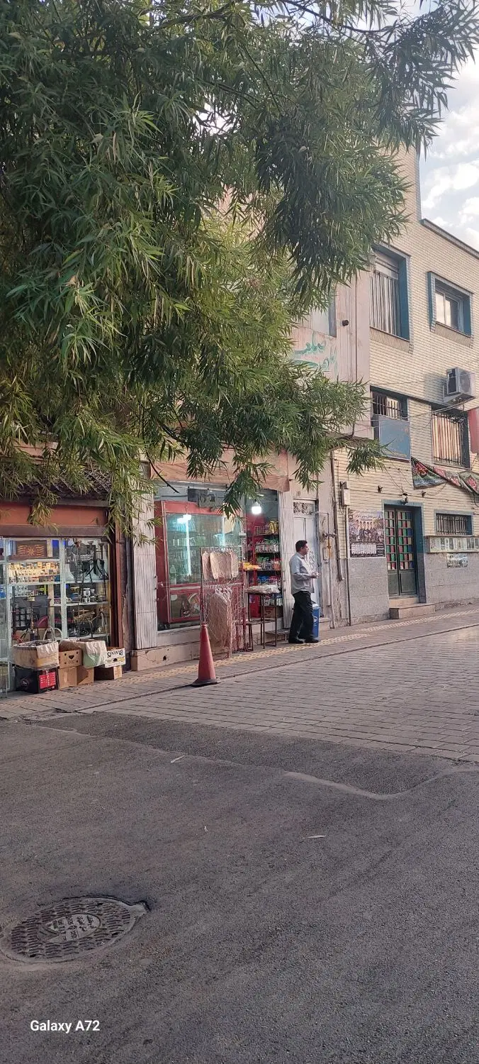 فروش تجاری ۶۲ متری