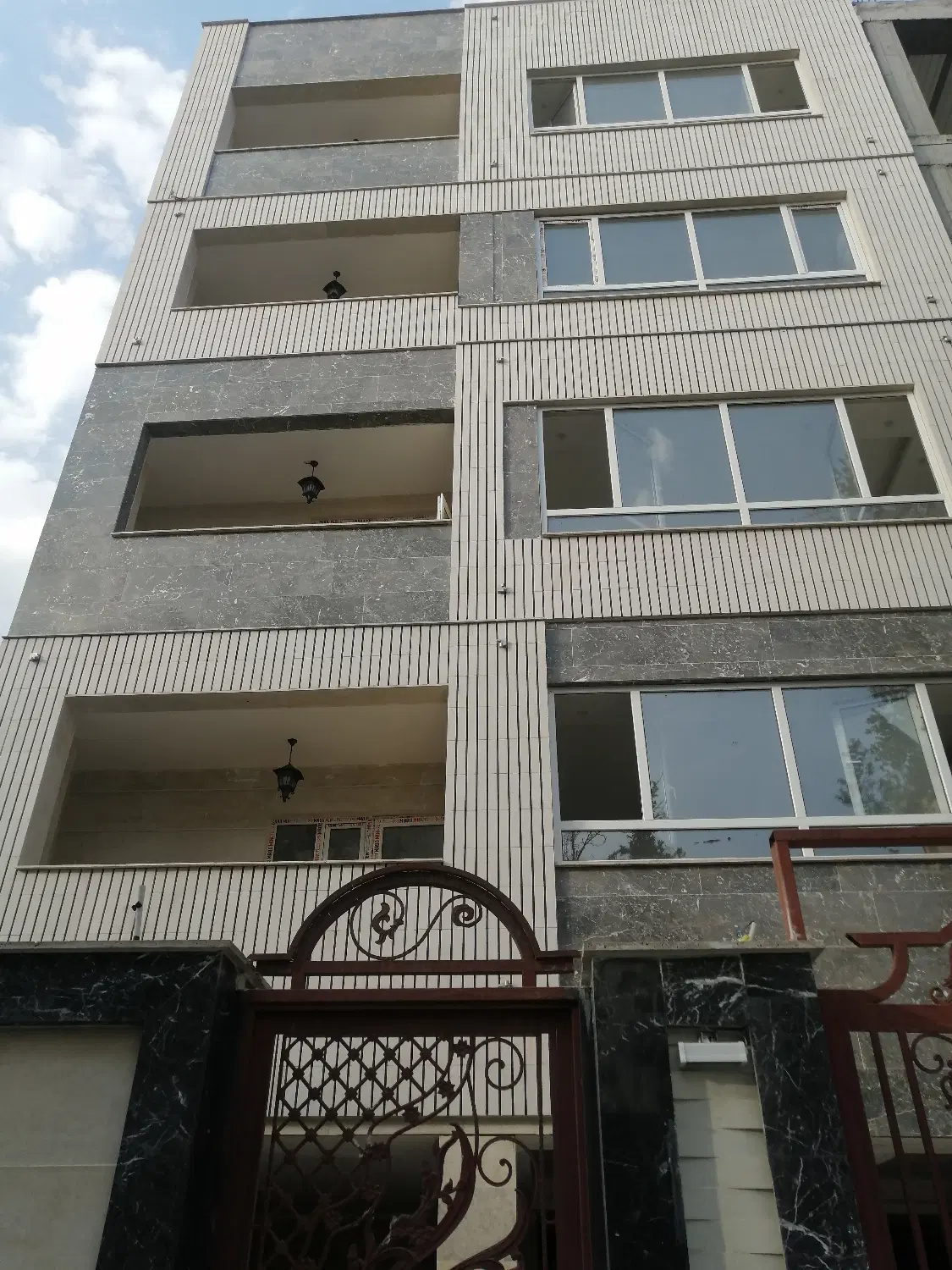 آپارتمان 135 متری گلستان مهرشهر