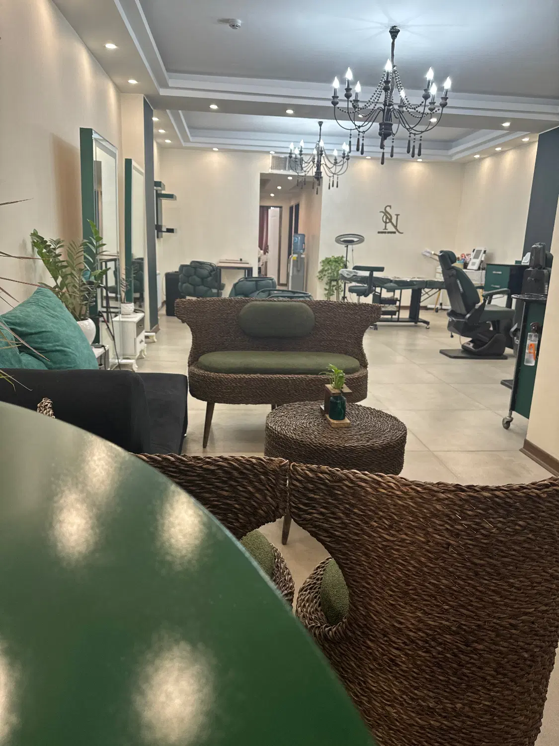 اجاره اتاق 12متری در سالن زیبایی