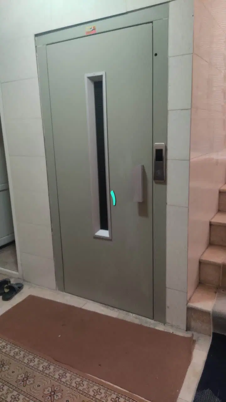 سه طبقه روی همکف، و سوئیت حرم نما، چهارمردان۳۷