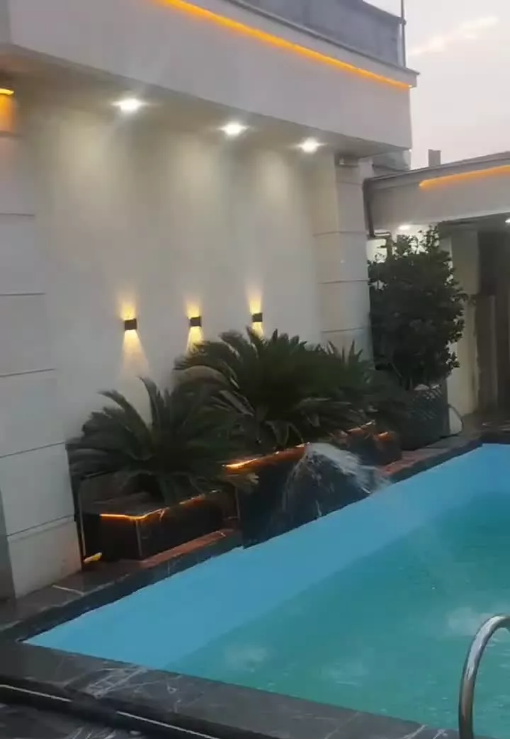 ویلای مدرن کلاسیک در داخل بافت شهریار