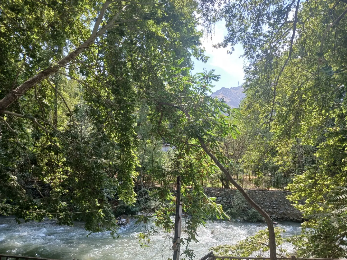 باغ جاده چالوس کنار رودخانه