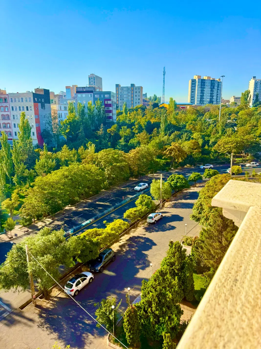 آپارتمان در قلب پروین اعتصامی