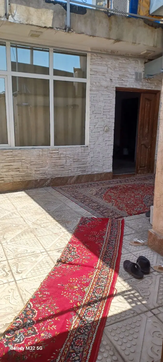 یک طبقه مجهز با پشت بام در اختیار