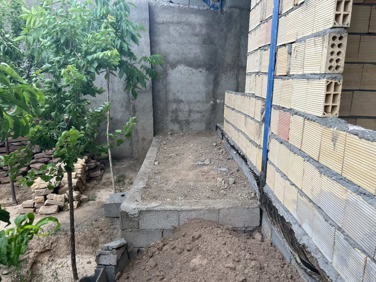 ویلایی نیمه ساخته به متراژ کل۲۰۰ متر