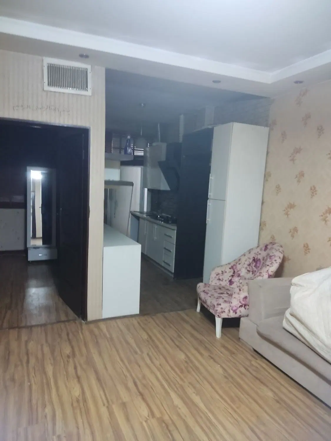 آپارتمان ۷۰م همکف پارکینگ وحیاط اختصاصی خاقانی