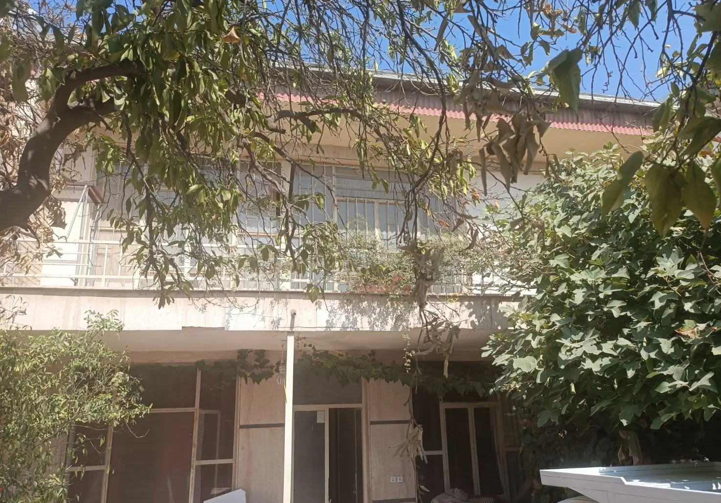 خانه ویلایی دوطبقه درب از حیاط