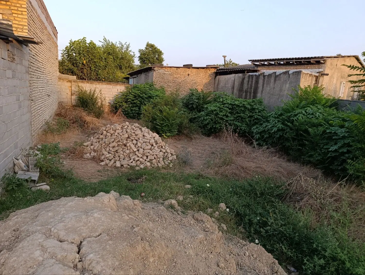 زمین مسکونی ابعاد۱۶۰مترمربع خوش قواره