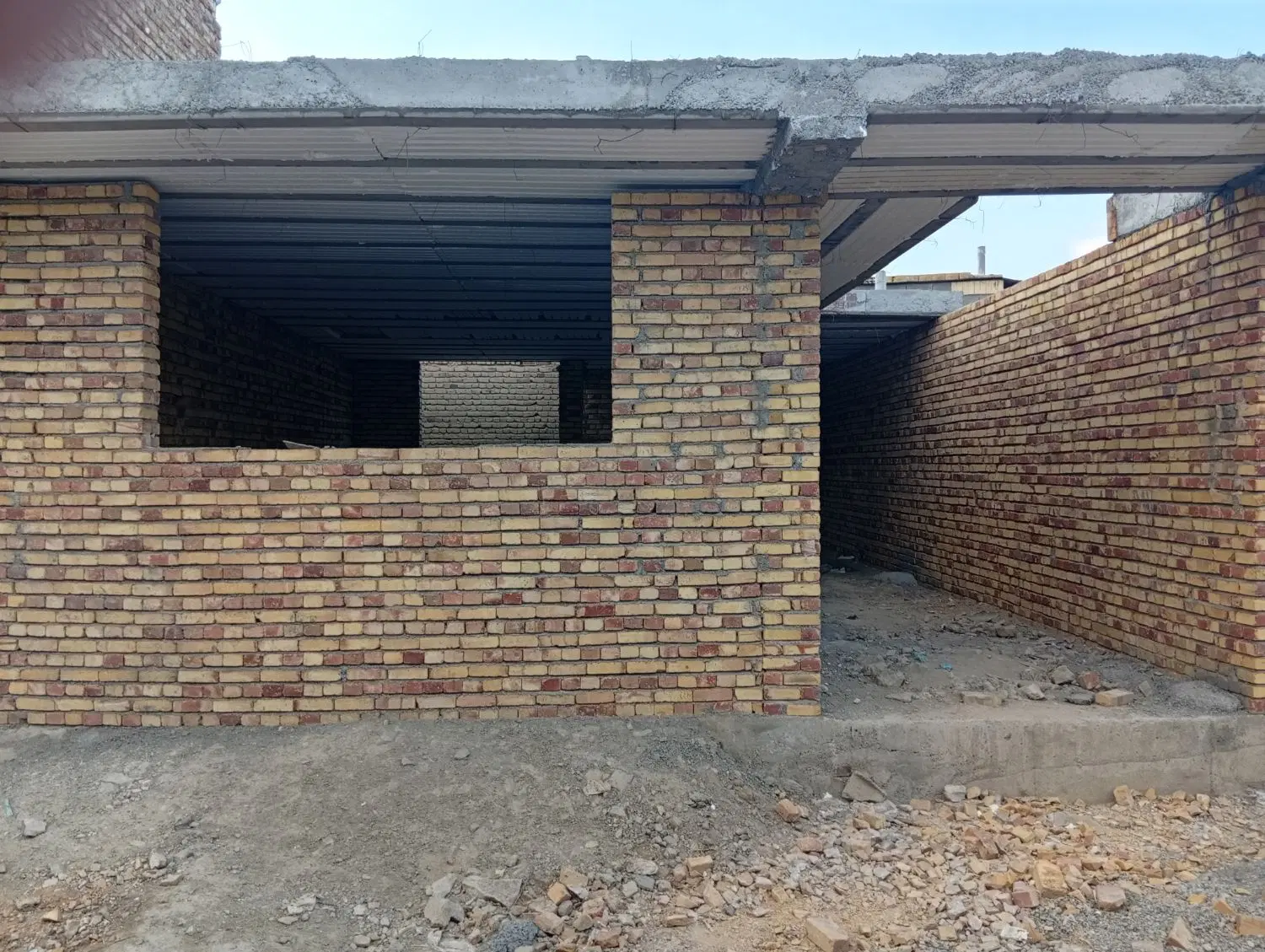 نیمه کاره به متراژ ۸۰متر در بادکی