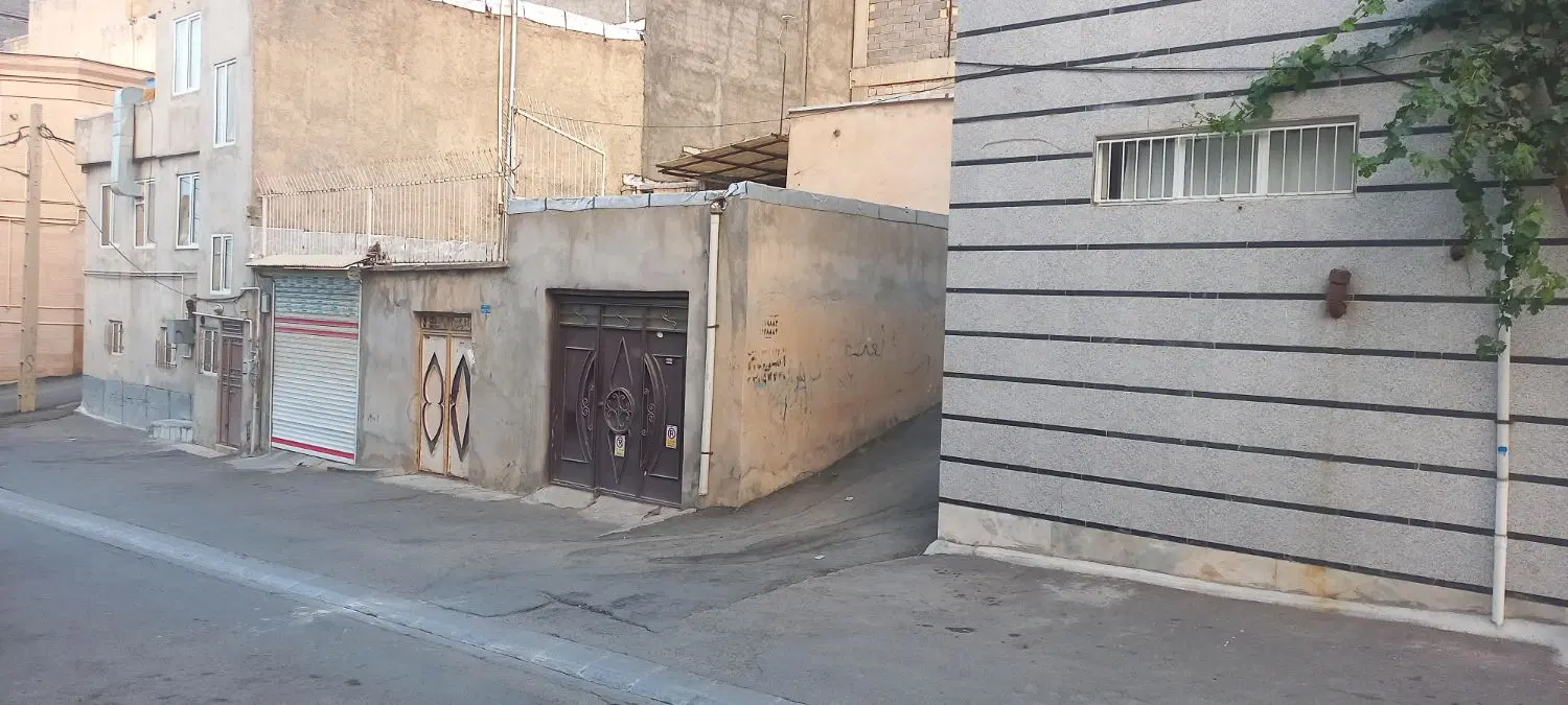 خانه ویلایی حاجی اباد