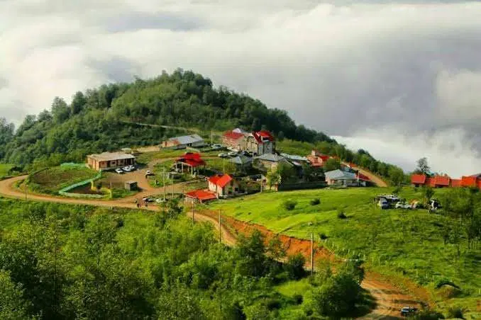 ملک ۱۳۲۳ متری همراه با ویلای ۱۶۰ متری رانکوه رودسر