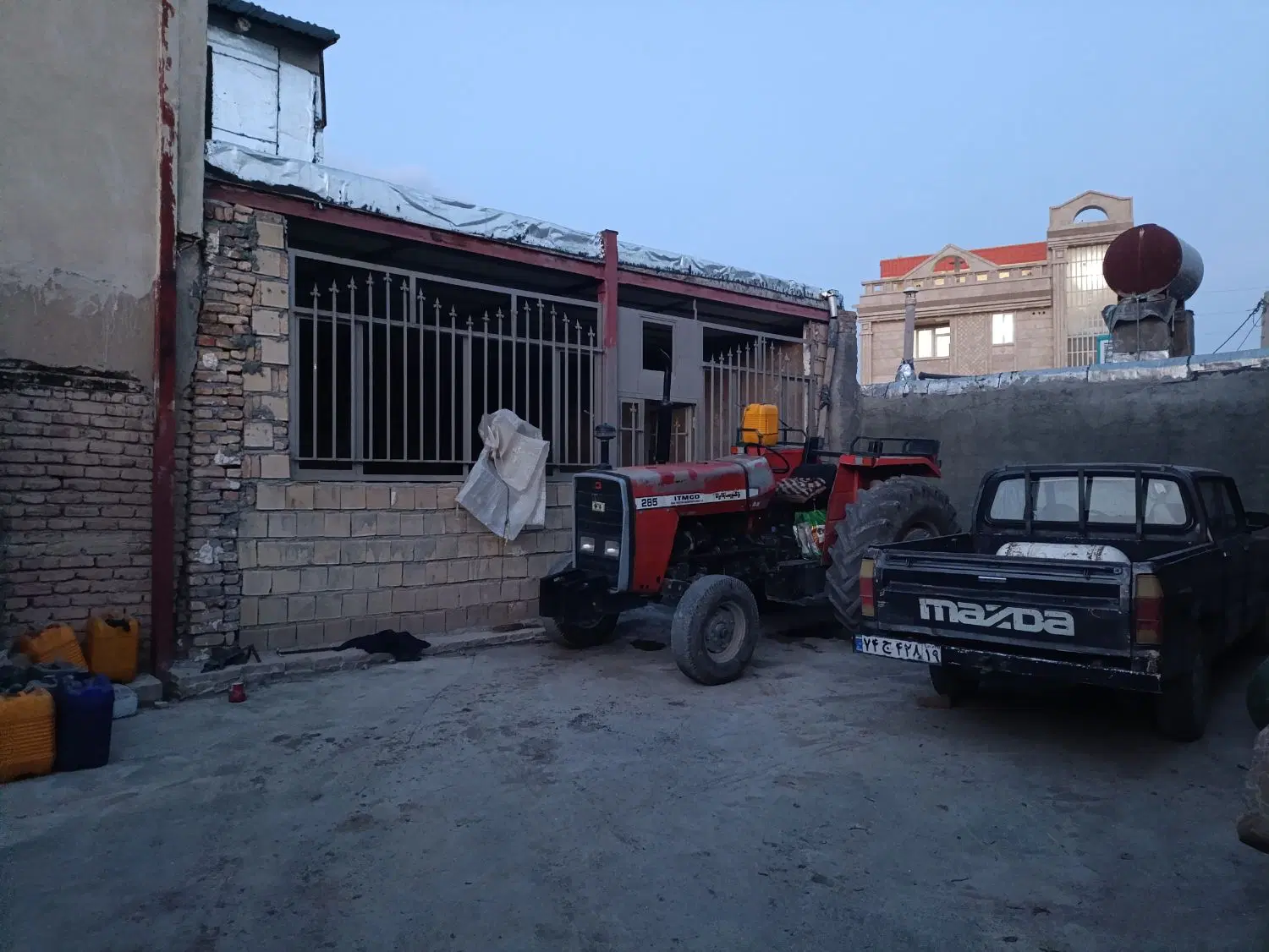 منزل ویلایی نیمه کاره در کهریز