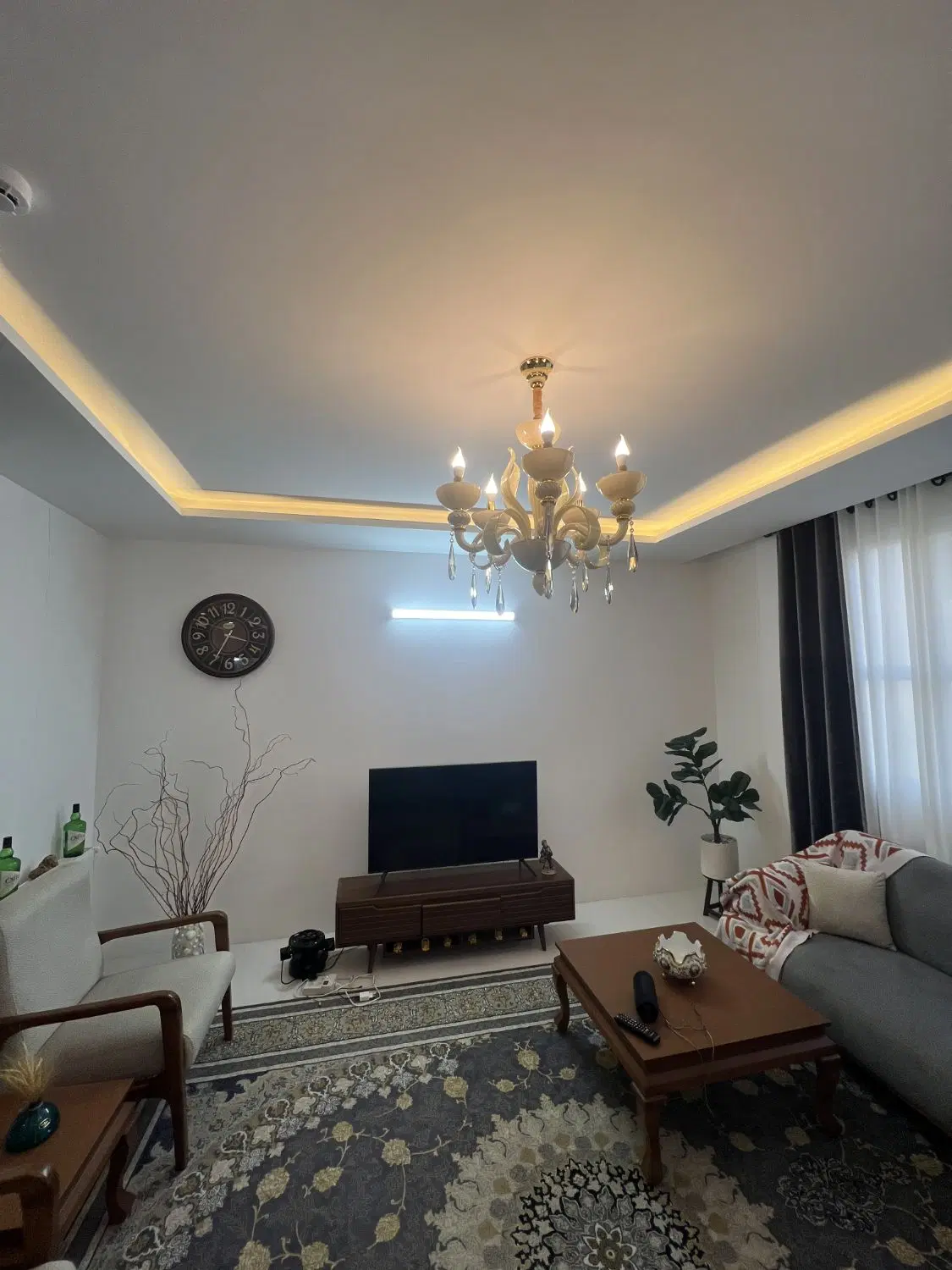 85متری مناسب زائرین کنار حرم مطهر امام رضا شیرازی