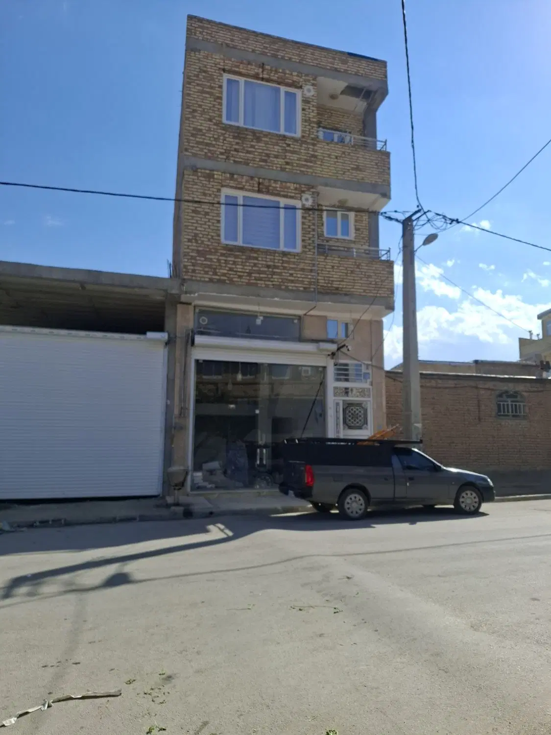 ساختمان تجاری ومسکونی