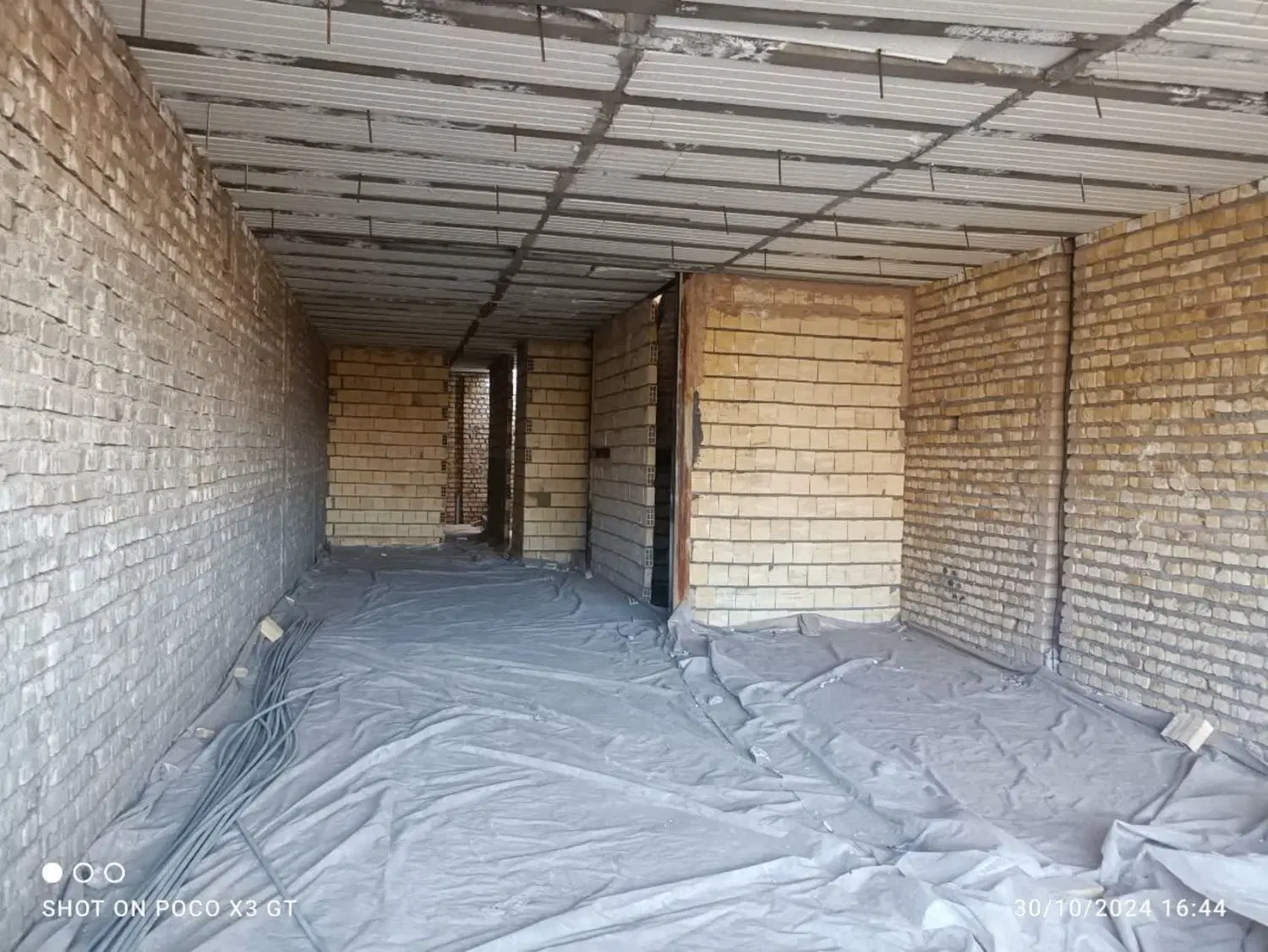 خانه دوطبقه از آجر درآمده فروشی